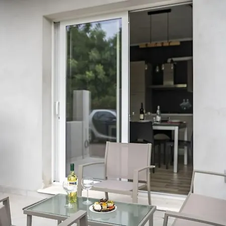 Kt House - *